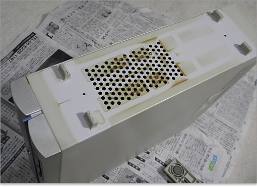 パネル面のヤニ汚れがハッキリ分かります