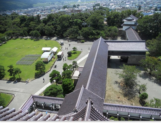 復元された南走長屋。