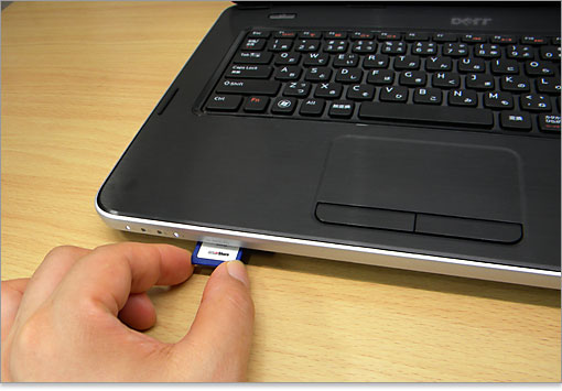 3規格対応のカードスロット装備