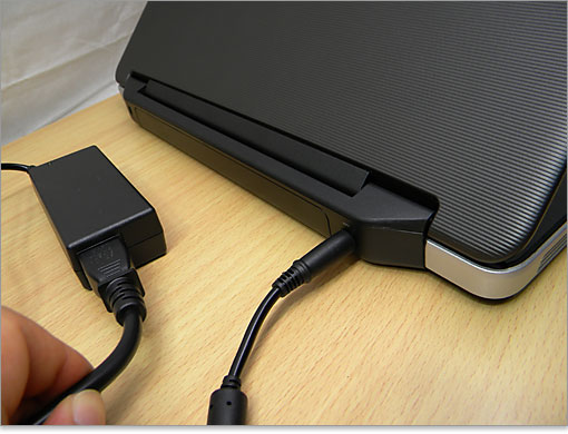 ACアダプタ接続時。