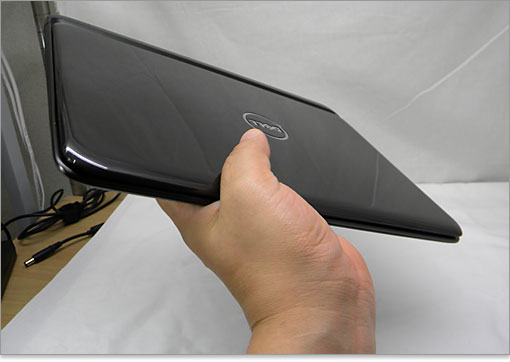 Inspiron 13z（N311z）では見た目でほぼフラット。