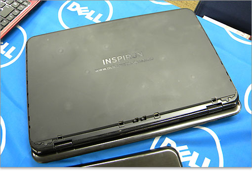 中央にINSPIRONロゴとURL