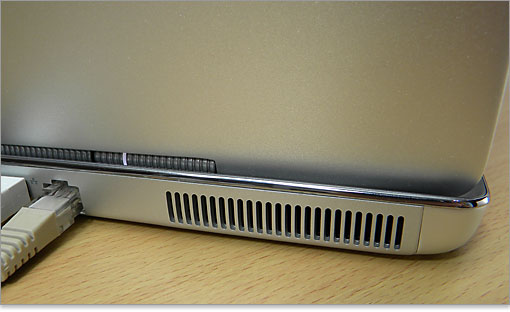 パソコンのスリット