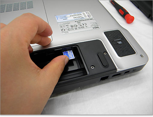 B-CASカードの挿入口