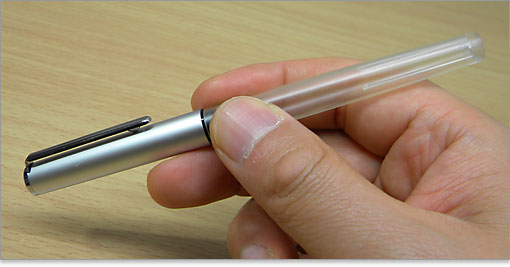 スケルトン部分は樹脂製