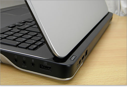 ディスプレイと本体とのジョイント