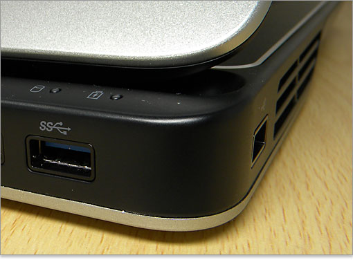 HDDアクティビティライトとバッテリーステータスライト