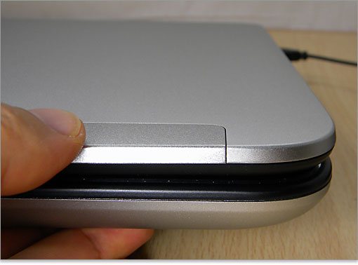 シンプルなので「好き嫌いに分かれるようなデザインXPS17