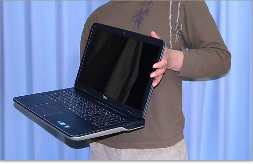 17.3インチの画面は快適。