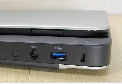 電源コネクタ 、USB3.0端子を1つ、セキュリティロック穴を装備