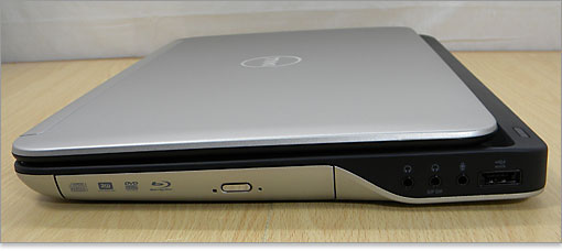 右側面後方に端子が集まって