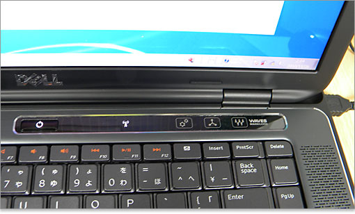 、クリアパネルが被さっているデザインのコントロールバー