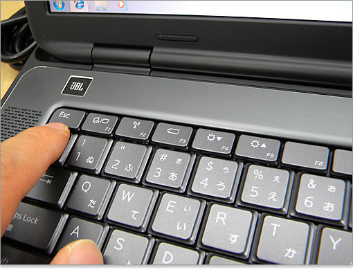 ESCキーから右へ「ディスプレイ切り替え、ワイヤレスON/OFF