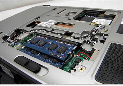 XPS 17になると4基スロット