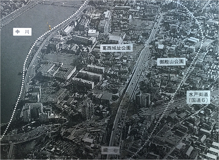 東西の位置に葛西城址公園と御殿山公園として存在