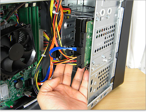 XPS 8100HDDを2台まで搭載可能