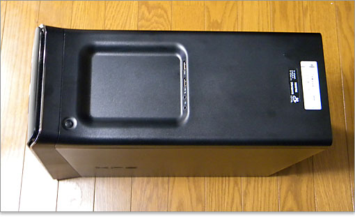 XPS 8300の天井にはPower Share USB仕様のメディアトレイ