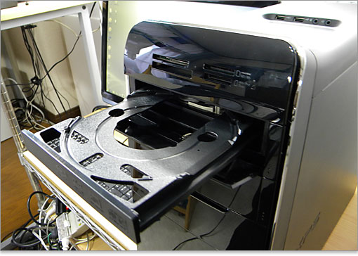 ブラックのほうが乱反射がなく効率がいい