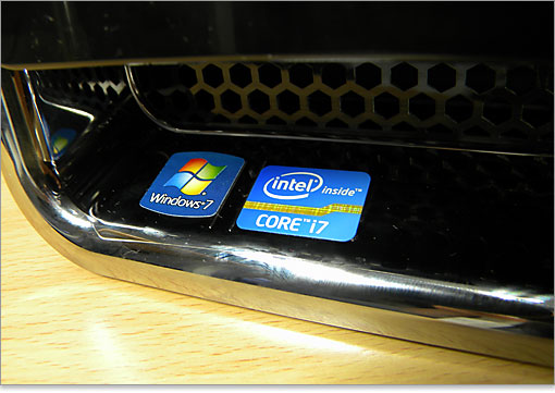 WindowsとインテルCPUのブランドシール。XPS 8100