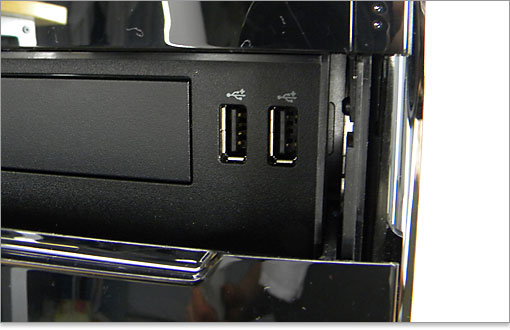 USB2.0端子は縦に配置。