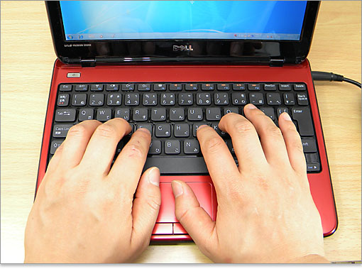 Inspiron M102zの基本的なことは押さえたフルサイズキーボード