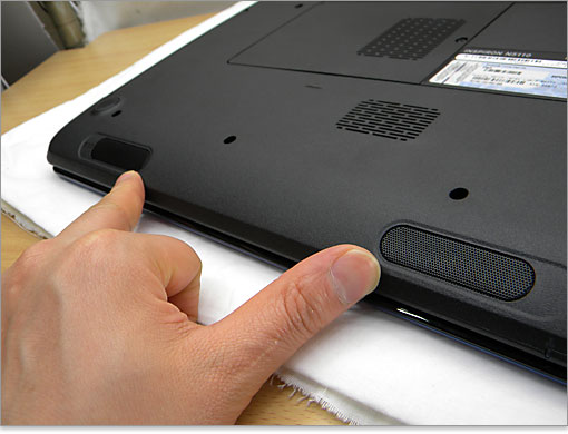 Inspiron 15R（N5110）スピーカーは前面側の底面に配置