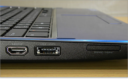 、HDMI端子の右隣にあるUSB2.0端子