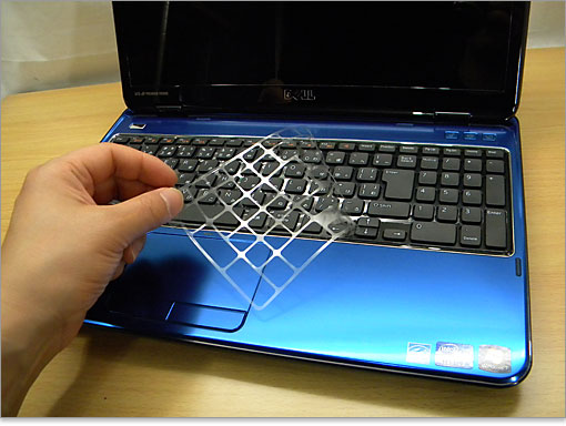 テンキー側から剥がした様子。