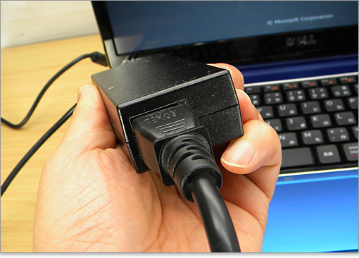 電源ケーブルをジョイントします。