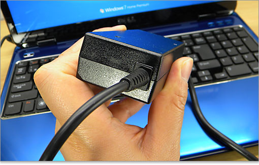 Inspiron 15R（N5110）本体とつなぐプラグ方向です。