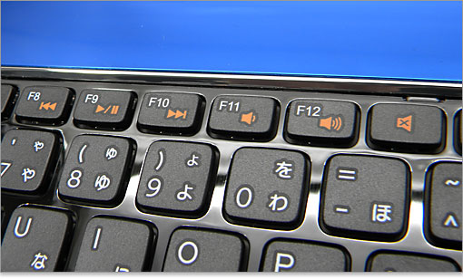 マルチメディア・コントロールキーでは動画コンテンツなどの再生停止、音量調整がワンタッチで操作できます。