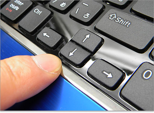 カーソルキーのエリアとして独立しているのと、浮石型というメリット