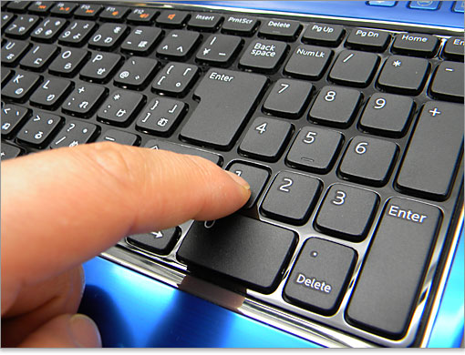 メインキーよりも幅が狭いのですが、浮石なので従来モデルよりも操作