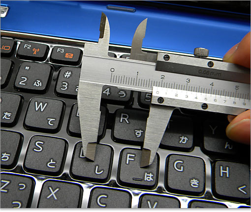 キーピッチは18.5mm。ほとんど19mmというところ