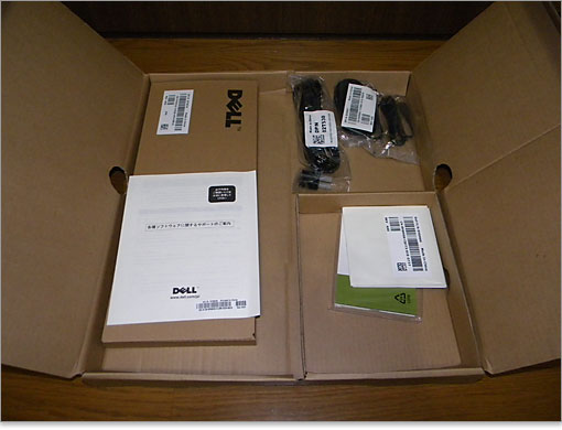 あっさりとした付属品のボリューム。余計なコストがかかっていないのが伝わってきます。