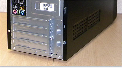 拡張スロットでは、PCI Express ×16が1つ、PCI Express ×1が2つ、PCI が1つ装備。