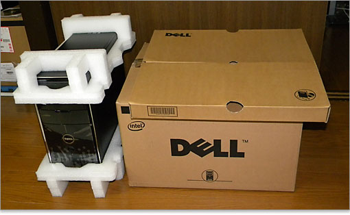 梱包されているのは、大きく分けて本体と付属品の箱だけです。