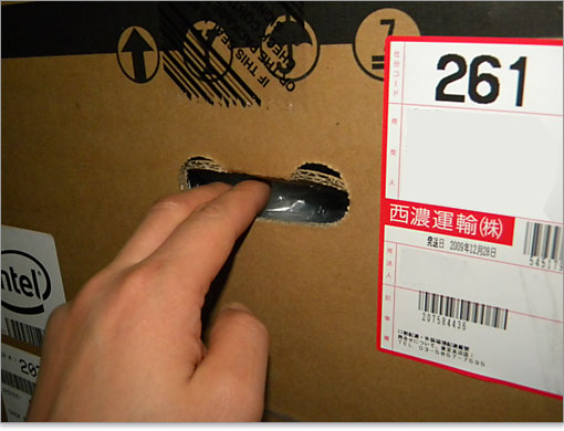 なるほど、これで梱包物が汚れる心配がないですね。本体のカバーシートが不要なわけですね。