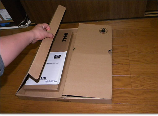 次は付属品の箱を開けていきます。