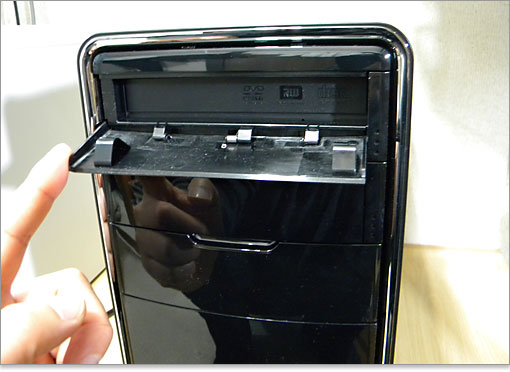 手でパネルを開けてみたところ。