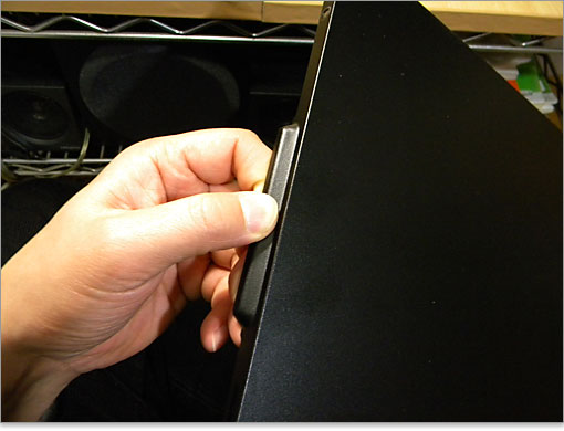 イドパネルが開けやすい取っ手付き。