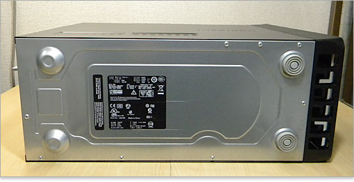 Inspiron 580の底面をチェック。