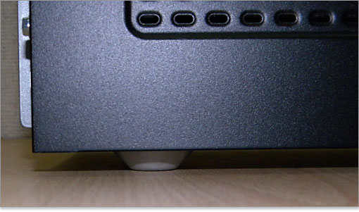 後ろ足の設置状態。