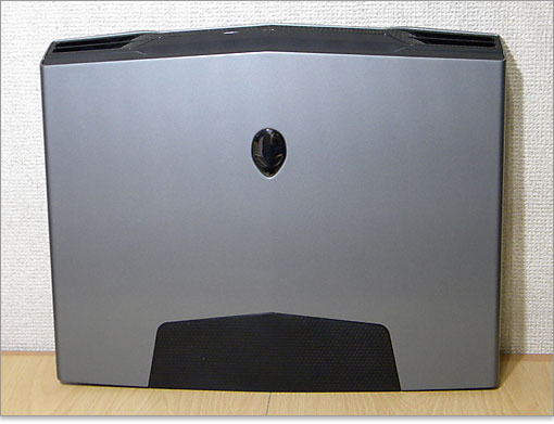 ステルス戦闘機のようなデザイン。ルナ・シャドウ