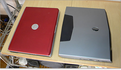 Alienware M15xが一回り大き目。