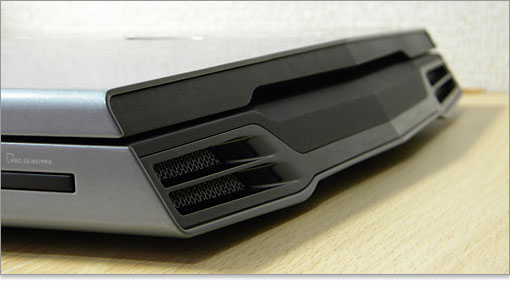 Alienware M15xの前面