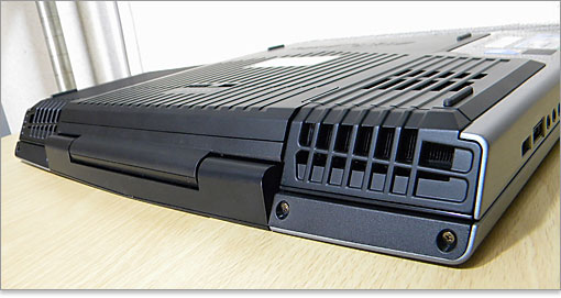 背面を見ていきます。