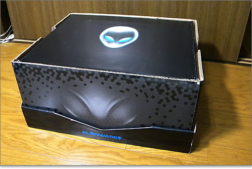 また同じようなフタに見えますが、これは付属品の箱です。