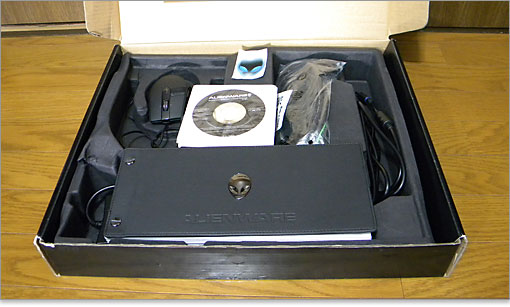 付属品の入った箱