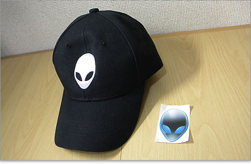 エイリアン帽子とステッカー付き